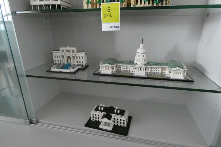 3x LEGO Architecture Model